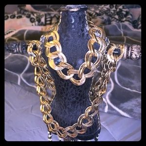 BOGO🔥🔥🔥3 pc Gold Toned Fashioned Jewelry Set